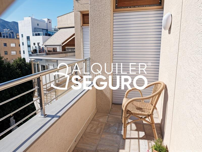 Foto 4594279a-b709-468a-976e-216f4795b115. Lloguer àtic amb aparcament piscina a El Bajondillo Torremolinos