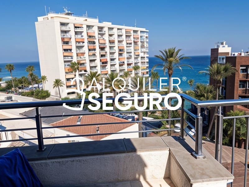 Foto 4cfb71e1-9c3b-4e39-b0b5-1a0fb6cdb499. Lloguer àtic amb aparcament piscina a El Bajondillo Torremolinos