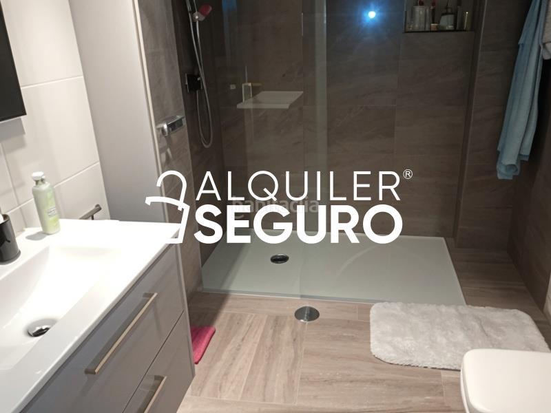Foto 715015eb-f10d-4695-ad38-1f7f64ae9dd2. Lloguer àtic amb aparcament piscina a El Bajondillo Torremolinos