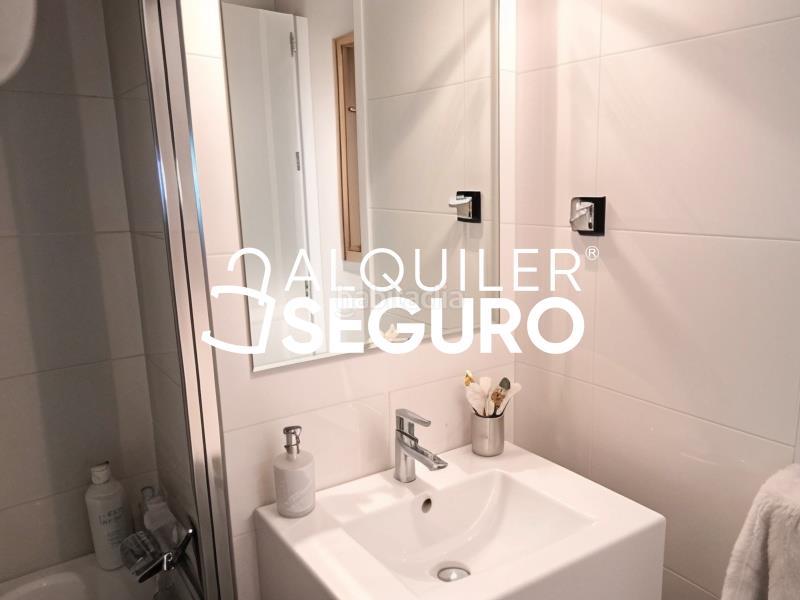 Foto e238451d-9602-42e1-98da-02c6bd1c3f5c. Lloguer àtic amb aparcament piscina a El Bajondillo Torremolinos