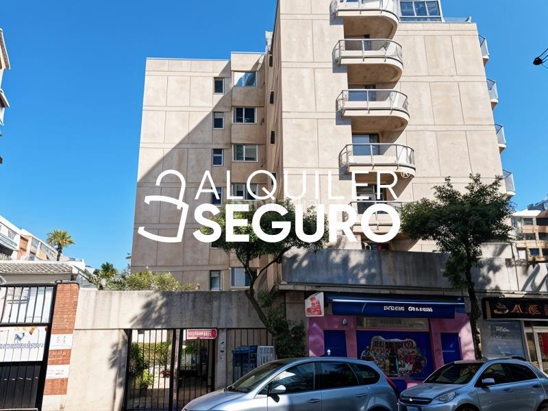 Foto 3a9e8e5d-86c8-46bc-8fdd-7d6396dcd74d. Location attique avec parking piscine dans El Bajondillo Torremolinos