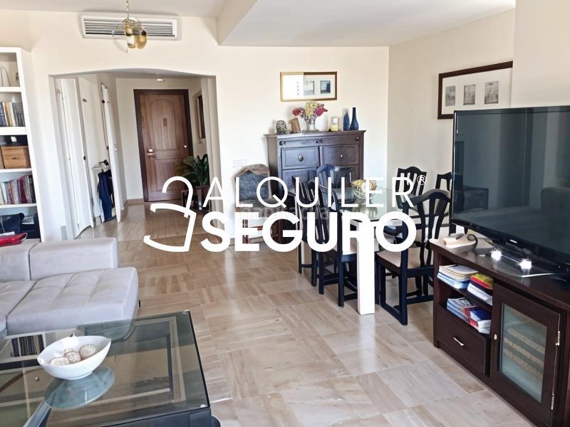 Foto 5e2132ea-0ad1-4812-a347-66954405f120. Location attique avec parking piscine dans El Bajondillo Torremolinos