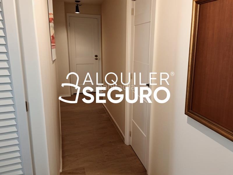 Foto b8df20af-f31c-41bd-a04d-e7f442b8809a. Location attique avec parking piscine dans El Bajondillo Torremolinos