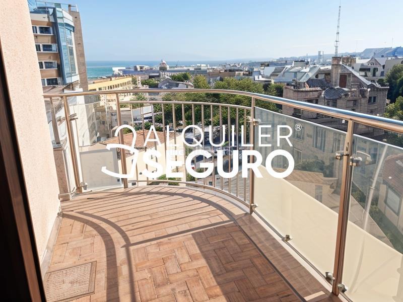 Foto d86db1d9-d1a7-4a4c-a645-98dc5b68f235. Location attique avec parking piscine dans El Bajondillo Torremolinos