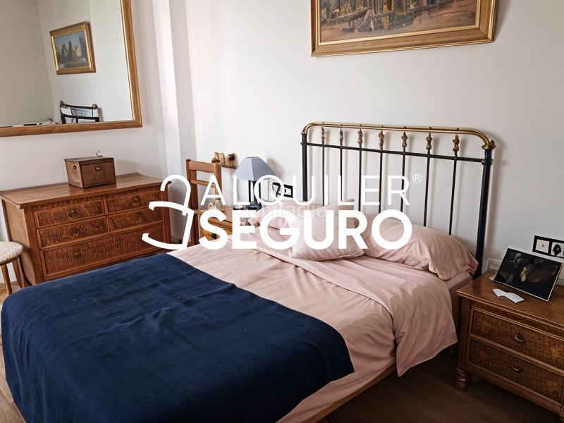 Foto 118691e3-0f38-4665-b2af-0c483bd01713. Rent penthouse with parking pool in El Bajondillo Torremolinos