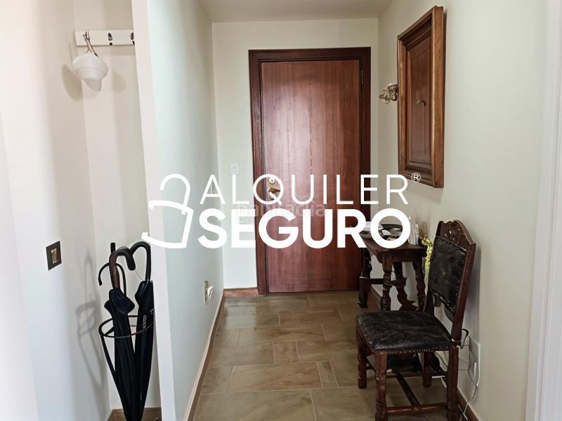 Foto 4f2cdff0-ea3a-4e90-b566-d991781ac441. Rent penthouse with parking pool in El Bajondillo Torremolinos