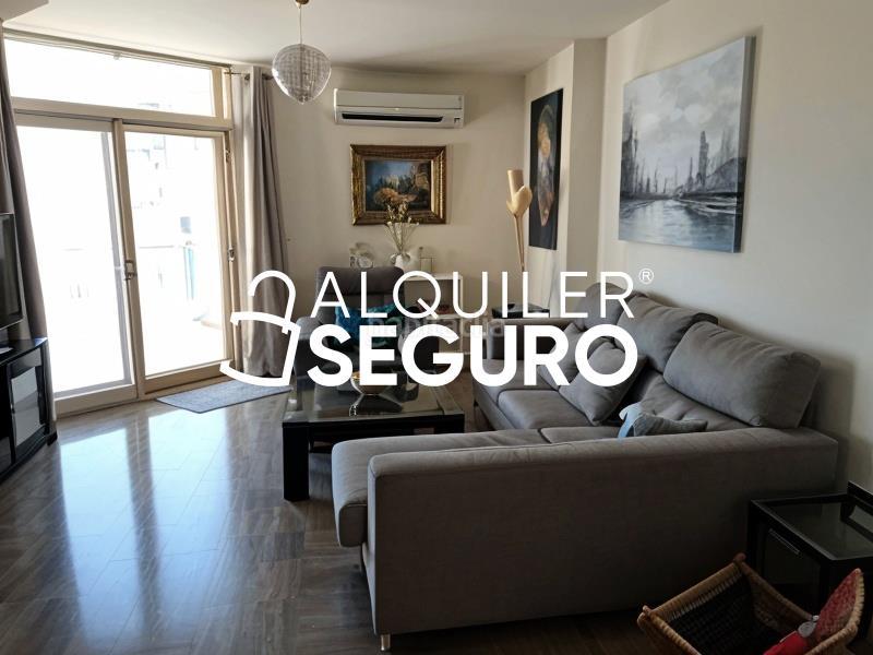 Foto 78421d88-fcad-4baf-8d82-7a6ae09ff7d4. Rent penthouse with parking pool in El Bajondillo Torremolinos