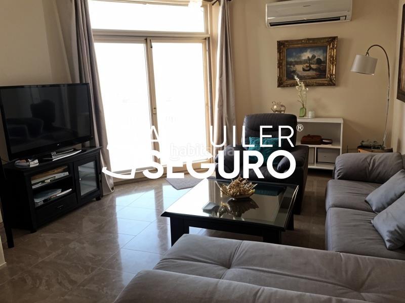 Foto 9fbda24b-1d81-4068-96ab-2b339884e69b. Rent penthouse with parking pool in El Bajondillo Torremolinos