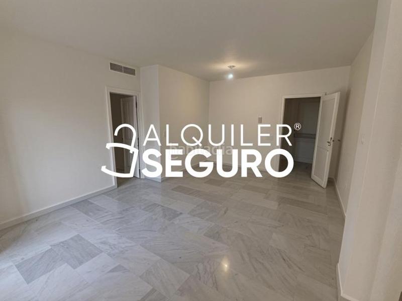 Foto fe9d4eb3-e943-4a23-aee1-afcecab85437. Alquiler piso  c triana en Santa Eufemia Tomares