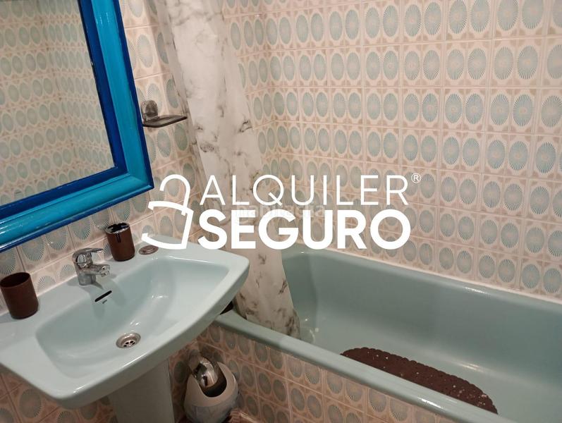 Foto 335b2642-5ea8-4057-a254-a42674a060ca. Alquiler estudio  av. de los manatiales en Torremolinos