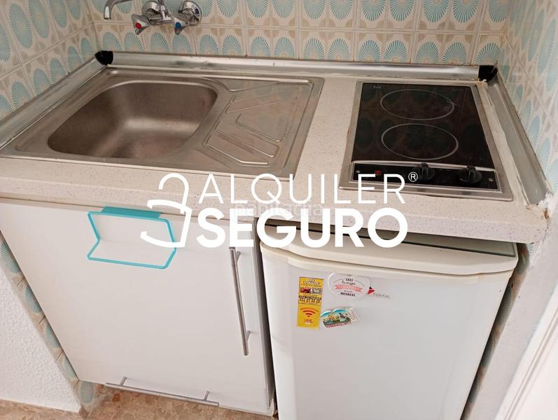 Foto 65d2ed0a-0912-4bf3-a7aa-d5f774d30f3a. Alquiler estudio  av. de los manatiales en Torremolinos
