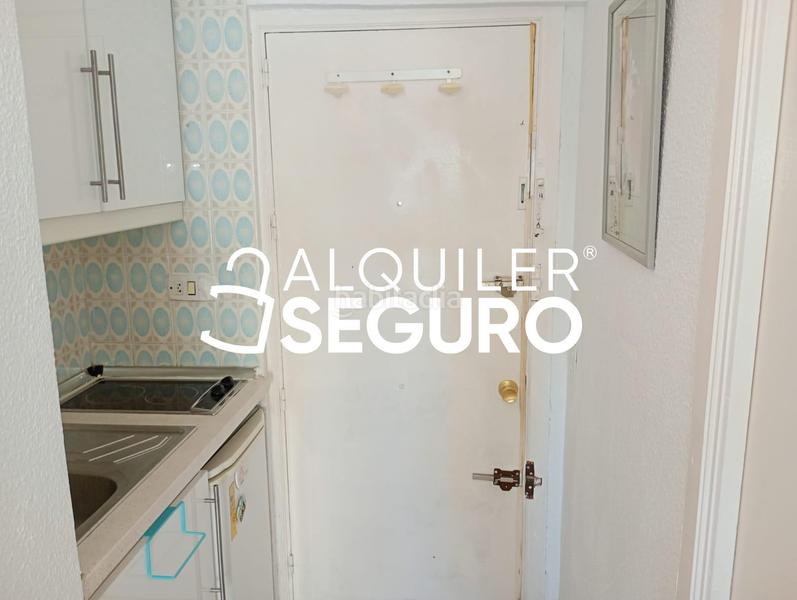 Foto abec2590-2e8b-42a4-a6f6-ffe910fc5944. Alquiler estudio  av. de los manatiales en Torremolinos