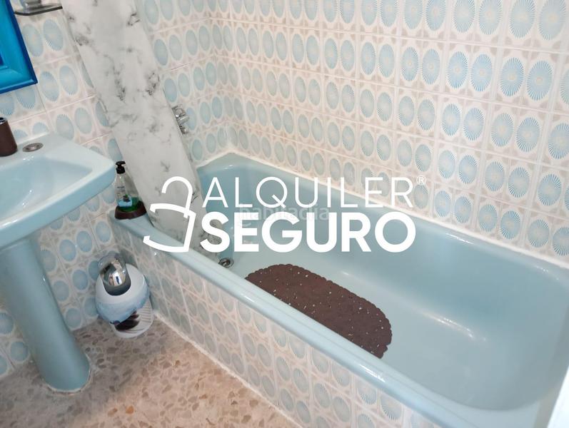 Foto cecec55f-36a4-4ff4-94a2-d679440bd726. Alquiler estudio  av. de los manatiales en Torremolinos