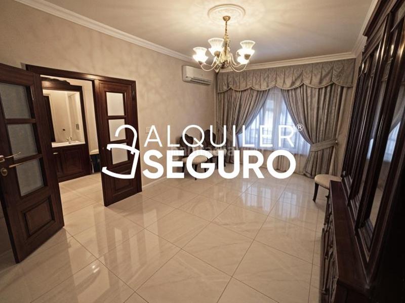 Foto 532f3e23-1161-4435-8d0e-7f92dc66821e. Alquiler chalet  c blas infante en Santiponce