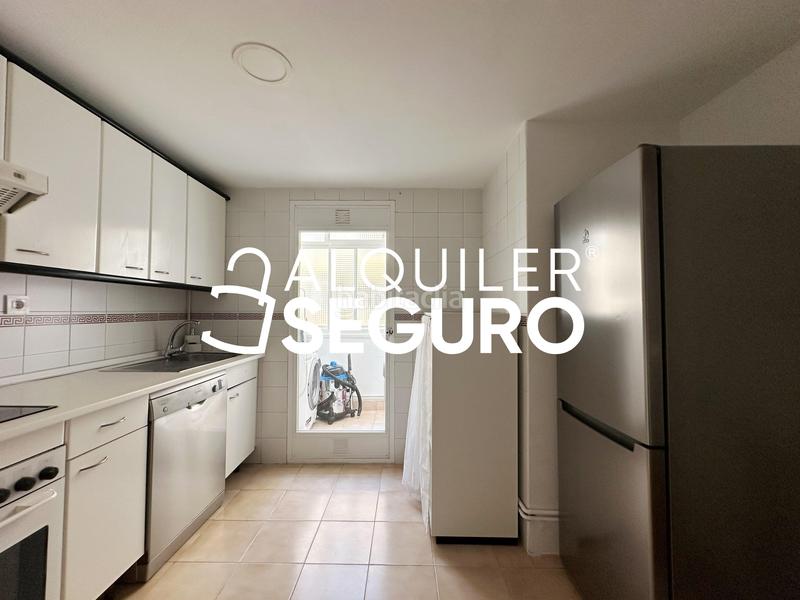 Foto 733e7bd4-2c79-4244-9897-ec82e0ec3a50. Alquiler piso  c playa samil en Villalba Estación Collado Villalba