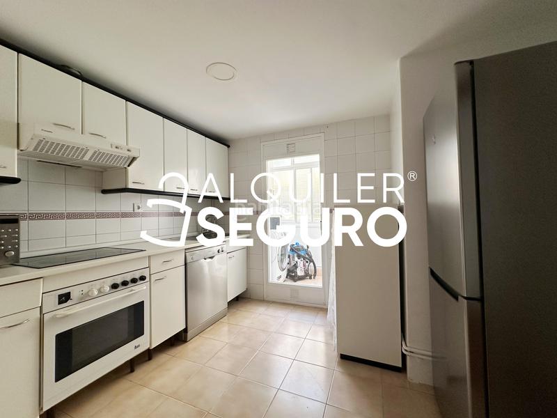 Foto cd4e037b-e54c-4138-9dfe-93645bb61519. Alquiler piso  c playa samil en Villalba Estación Collado Villalba