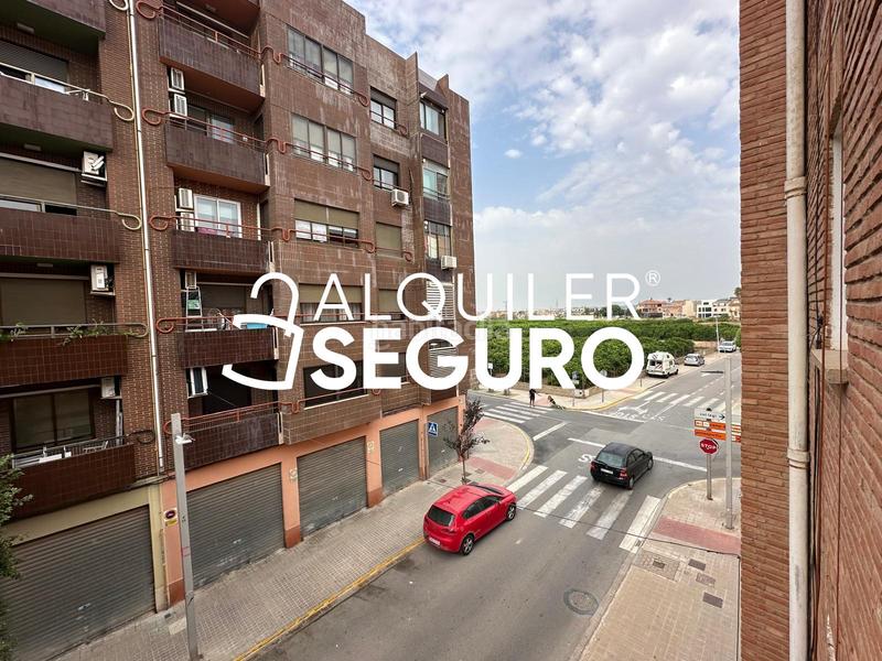 Foto 19b9efe1-1024-41da-8aef-9ccc45c21a62. Alquiler piso  c pintor lluch en Bonrepòs i Mirambell