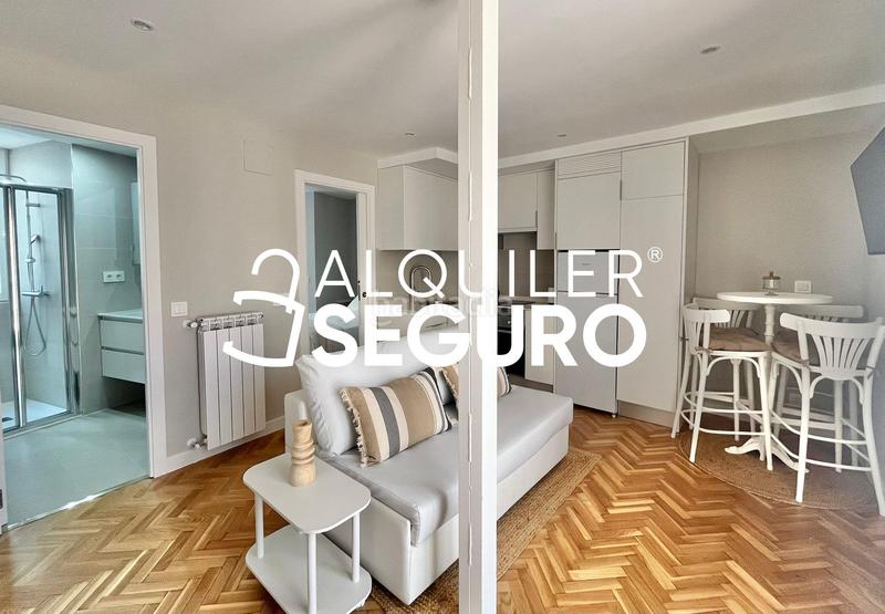 Foto c386ca70-db14-4330-aed3-4cc1dd426b7c. Alquiler ático  c lorenzo san nicolás en Pueblo Nuevo Madrid