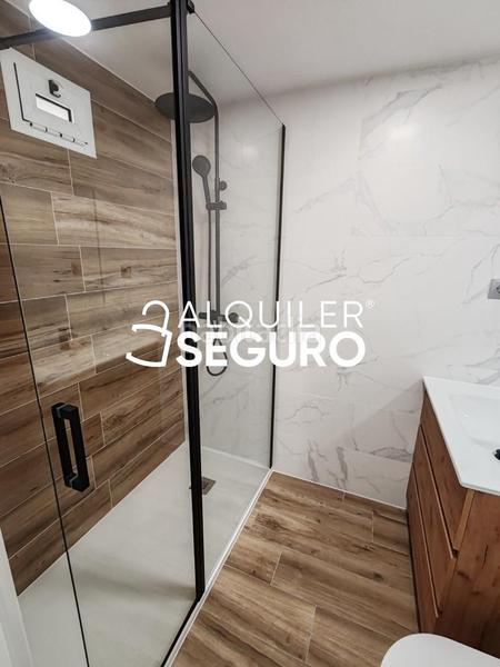 Foto eae9b7de-0362-4c0e-8a1a-b74c1f96f7ce. Lloguer pis amb calefacció aparcament piscina a Sierra Helada Benidorm