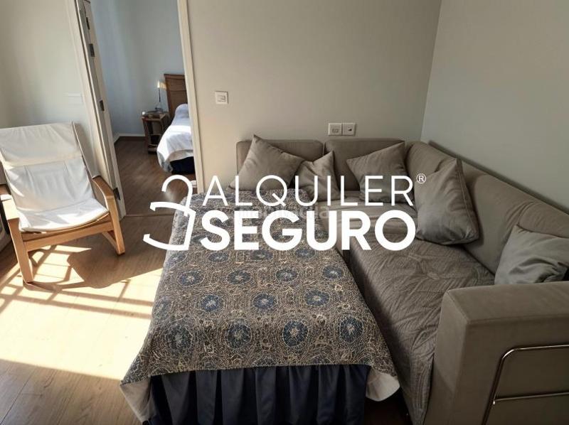 Foto a9226080-7739-4141-a681-d3422ad4e15b. Alquiler piso  c garduña en Parque Alcosa Sevilla