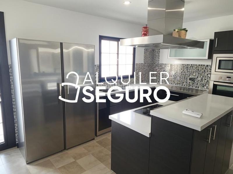 Foto ce0b9d39-8f71-4ff2-93da-9491a04c68e8. Alquiler piso  c garduña en Parque Alcosa Sevilla