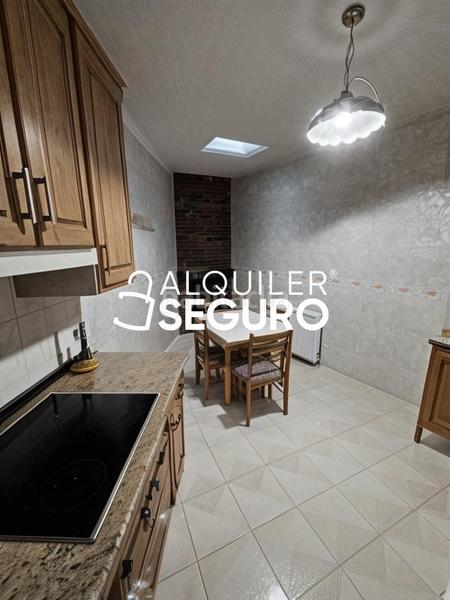 Foto 34bd7a44-f9d8-49b0-a453-34b57fa92f8c. Alquiler chalet  c cristo en Torres de la Alameda