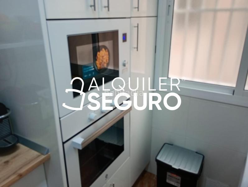 Foto be472ae8-de03-41c7-85ad-4857086e7993. Alquiler piso  c caballero del bosque en El Palo Málaga