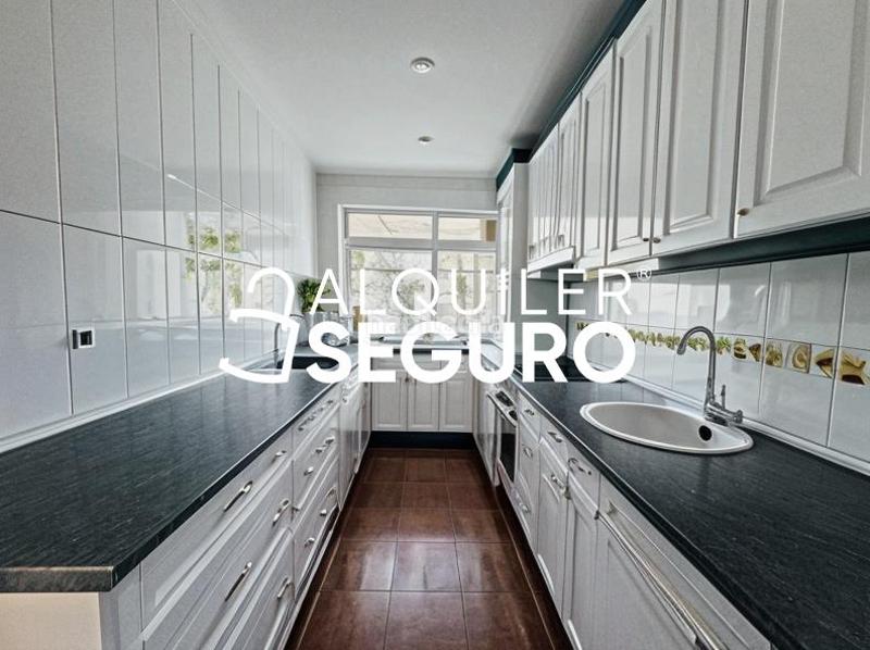Foto fea766be-fd36-41ac-a648-4a6cb2468e3c. Rent flat with heating parking pool in Casco Antiguo Torrelodones