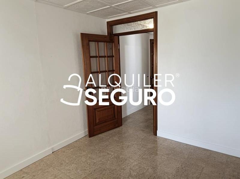 Foto 650b0f18-1e04-4aab-83ad-91ca3cb73c2d. Alquiler piso  c puerto de piedrafita en Juan XXIII - Rochelambert Sevilla
