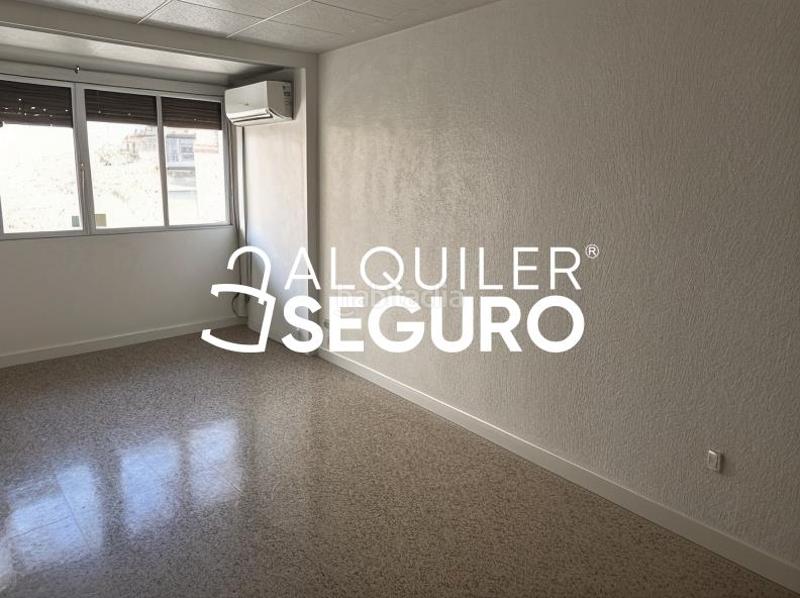 Foto 972544d8-a0fc-44a4-ac25-2239cd1f2365. Alquiler piso  c puerto de piedrafita en Juan XXIII - Rochelambert Sevilla