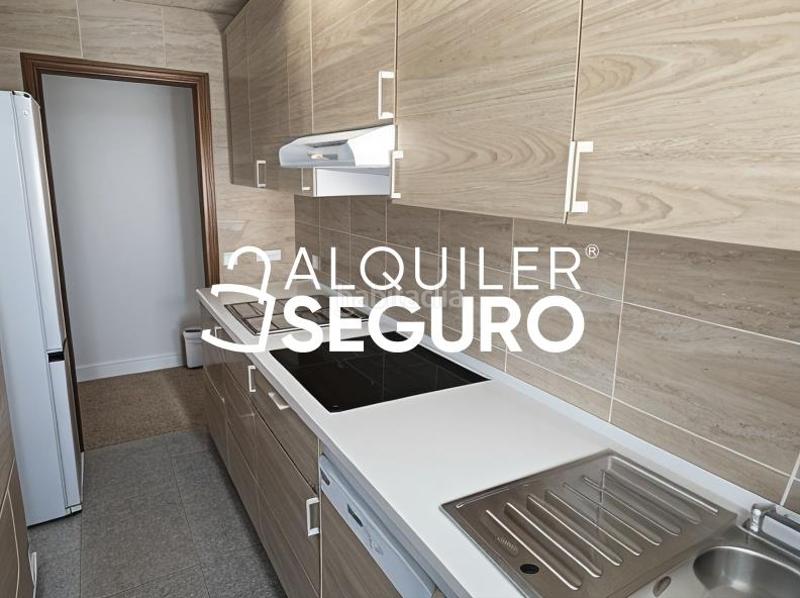 Foto d0f78949-d75d-4225-882c-25beae1e465a. Alquiler piso  c puerto de piedrafita en Juan XXIII - Rochelambert Sevilla