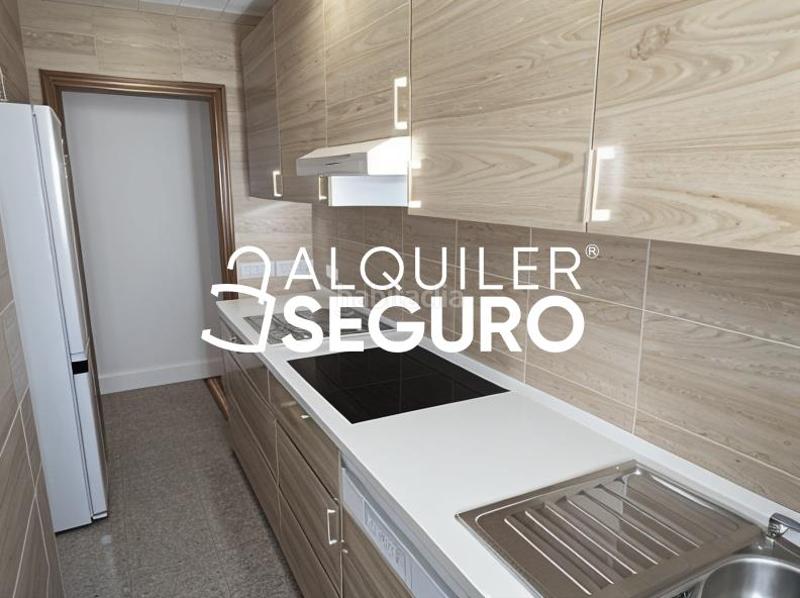 Foto b277f051-0589-499c-aa1c-eb3ca68413ee. Miete etagenwohnung in Juan XXIII - Rochelambert Sevilla