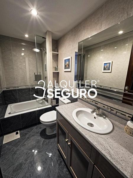 Foto 5e3cf528-5578-4826-b722-855d1020ec62. Rent flat with heating parking in Pacífico Madrid