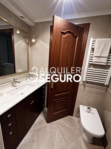 Foto f09a4497-2ea2-4fbf-960b-cb065045325e. Rent flat with heating parking in Pacífico Madrid