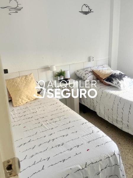 Foto 03061fb3-496c-41ed-9e79-6e8c58d5e6a6. Alquiler piso  av. montecarlo en Sierra Helada Benidorm
