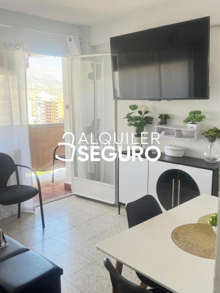 Foto 3c6bc35a-03ce-4f93-9a45-ae9d9114b6d0. Alquiler piso  av. montecarlo en Sierra Helada Benidorm