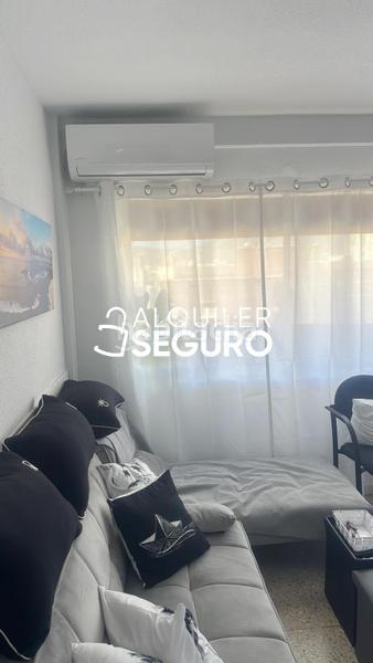 Foto 93fe8ae2-ab1d-4ea9-9288-c581e821c936. Alquiler piso  av. montecarlo en Sierra Helada Benidorm