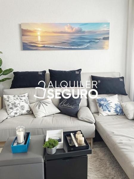 Foto ec6c7cac-633f-4387-baf9-ff93994eedc9. Alquiler piso  av. montecarlo en Sierra Helada Benidorm
