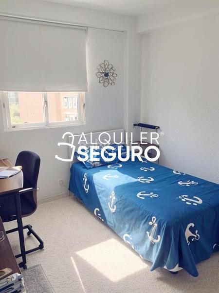 Foto 42e0f93b-223f-42e6-9b6a-94ffbce63502. Rent flat with parking pool in Sierra Helada Benidorm