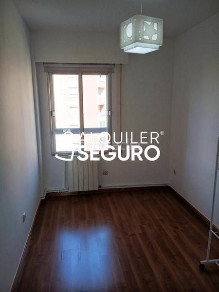 Foto 143f904f-108c-42e4-870d-396cb2f7b24b. Rent flat with heating parking in Parquesol Valladolid