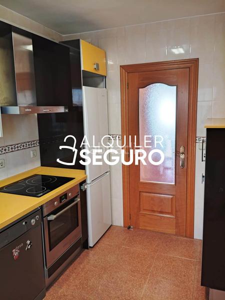 Foto 32bb2288-13fe-45a0-acb3-32b6f2e89ccd. Rent flat with heating parking in Parquesol Valladolid
