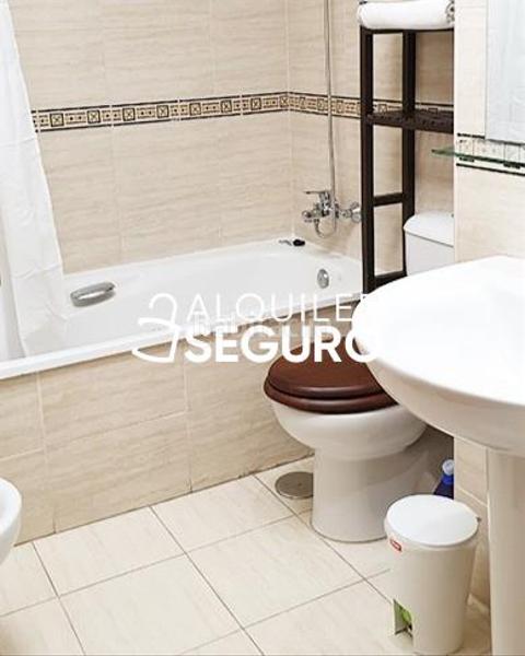 Foto 78c744b4-cc99-4ed3-842d-9a2152c8a669. Alquiler piso  av. estrella del mar en Zona Centro Comercial Torrequebrada Benalmádena