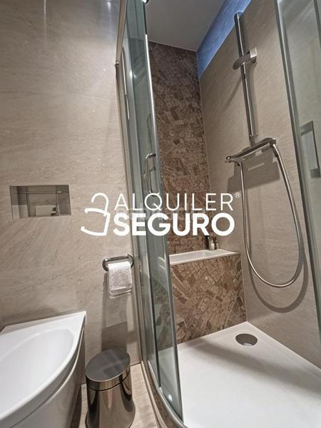 Foto 0f5d3b05-f230-4d26-8947-2b99e8f659f0. Lloguer pis amb calefacció a Centro - Sagrario Granada