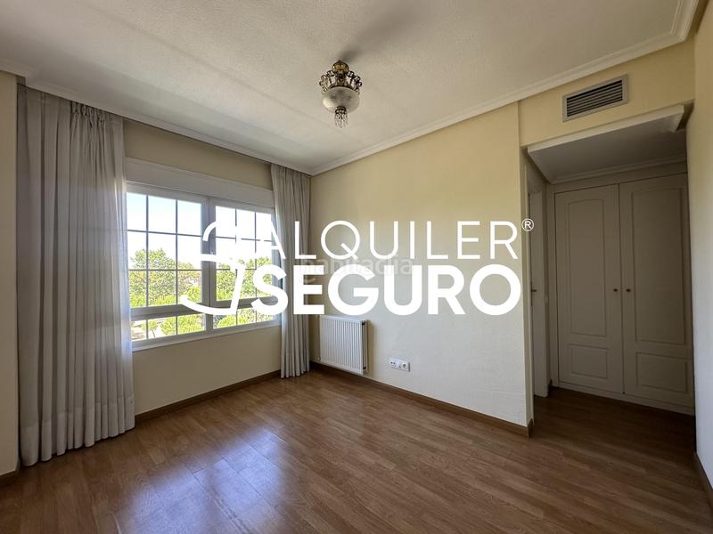 Foto 7f741b63-cc09-4320-80f1-d51fac866d29. Alquiler piso  c azucena en Centro Villaviciosa de Odón