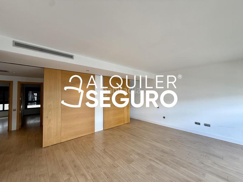 Foto 2a5ad60c-fd8c-4bb1-b664-f735cf93d0fc. Rent flat with heating parking pool in Universidad Getafe