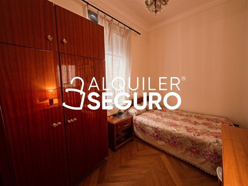 Foto 12a83fb8-fd5e-429c-8baf-442658a95706. Rent flat in Palacio Madrid