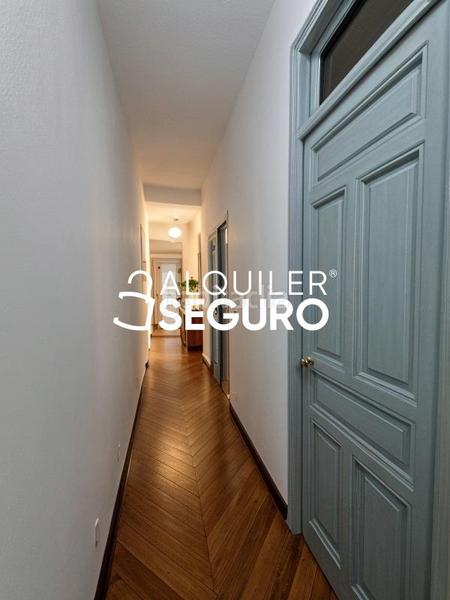 Foto c2df19ec-3315-4820-a310-e52762a0abff. Rent flat in Palacio Madrid