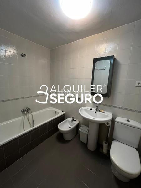 Foto 4ad01c6e-7a72-4fad-9555-2f5ddc012ac0. Location appartement avec chauffage dans El Viso Madrid