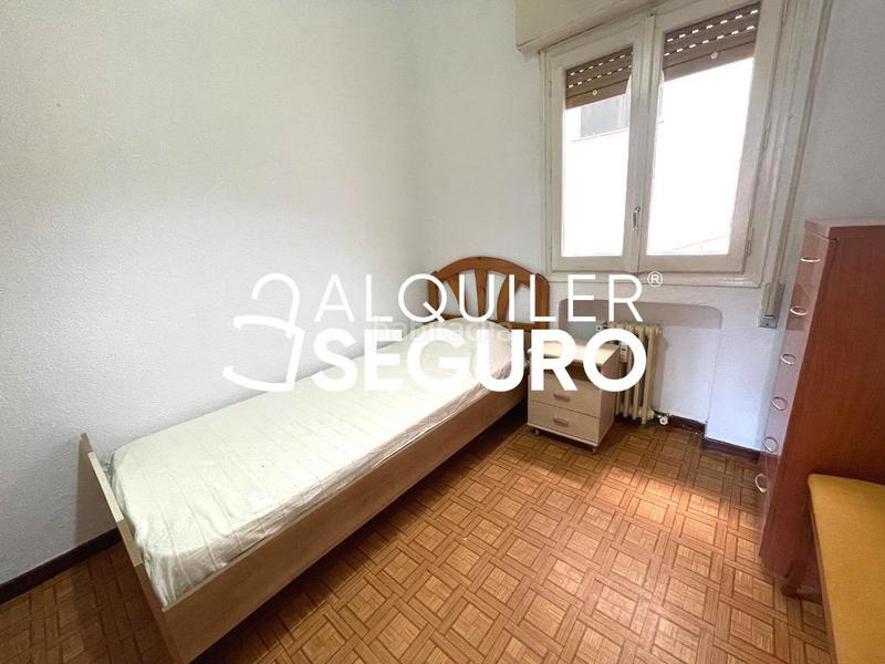 Foto e228c1a8-d5f6-48c0-8017-9a2c43a22839. Alquiler piso  c granada en Pacífico Madrid