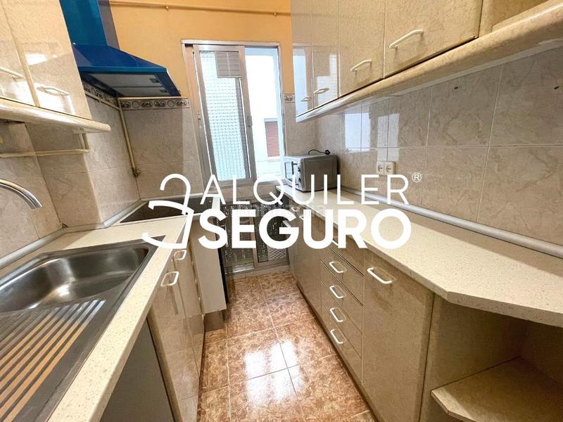 Foto f92cdb11-4ad7-46d2-8f9e-500e5e5db193. Alquiler piso  c granada en Pacífico Madrid